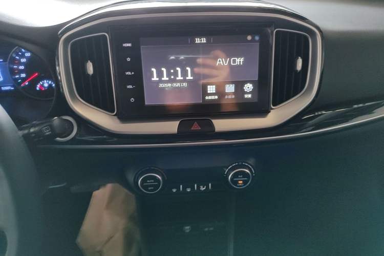 Used Kia kx1 Stonic 2021 1.4L CVT Fun & Sunroof Model
