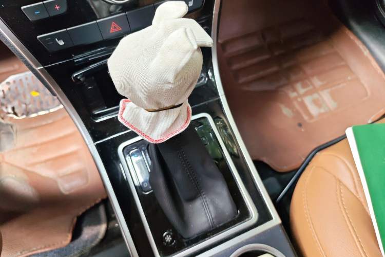 Used Haval H2 2015 1.5T Automatic Two-Wheel Drive Elite Edition Gear Lever