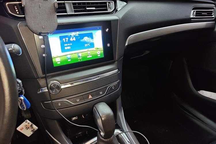 Used Peugeot 408 2016 1.6T Automatic Luxury Edition Audio And AC Panel