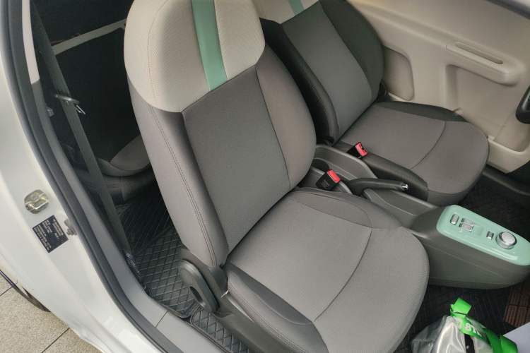 Used CHANGAN NEVO Lumin 2022 155 km – Refreshingly Sweet Edition Right Front Seat