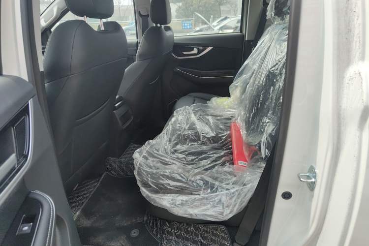 Used Sinotruk BOLDEN 2024 Commercial 2.0T Automatic Diesel 4x4 Long Wheelbase Luxury Edition Left Rear Seat