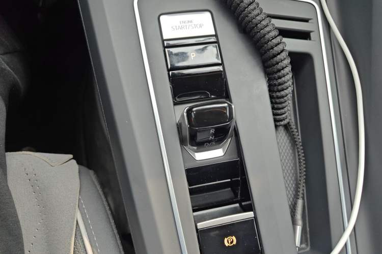 Used Volkswagen Golf 2024 280TSI DSG R-Line 50th Anniversary Edition Gear Lever