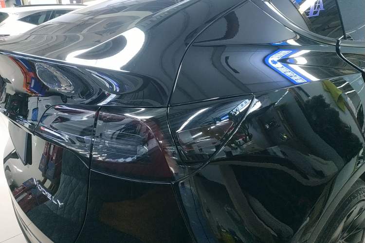 Used Tesla Model Y 2023 Long-Range All-Wheel-Drive Version