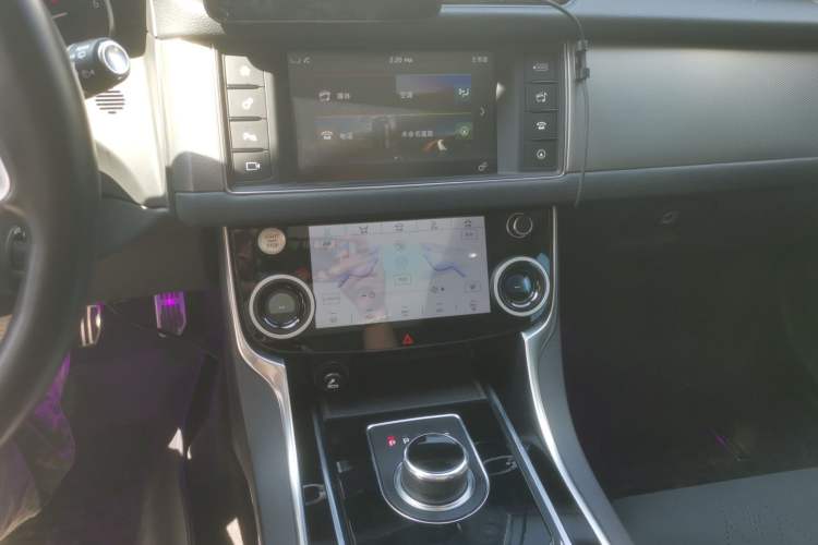 Used Jaguar XF 2018 XF Sportbrake 2.0T 250 PS All-Wheel Drive Luxury Edition Audio And AC Panel