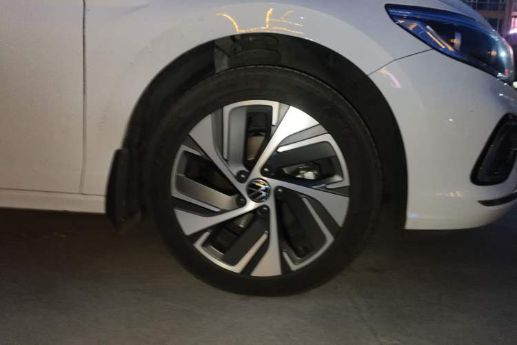 Used Volkswagen Bora 2023 200TSI DSG Enjoyment Edition Right Front Wheel Hub