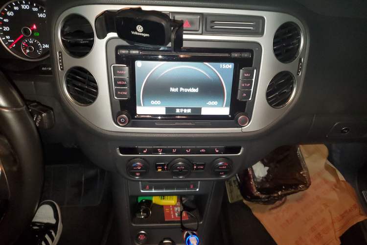 Used Volkswagen Tiguan 2016 300TSI Automatic All-Wheel Drive Luxury Edition Audio And AC Panel