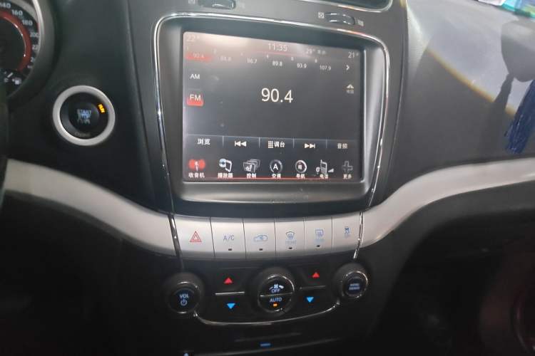 Used Dodge Journey 2013 2.4L Two-Wheel Drive Luxury Version Audio And AC Panel