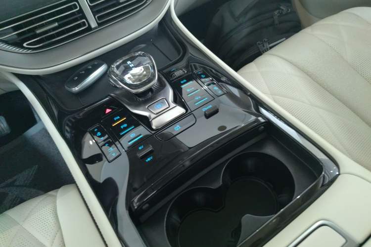 Used Denza D9 2024 DM-i 980 Four-Wheel Drive Flagship Model Gear Lever