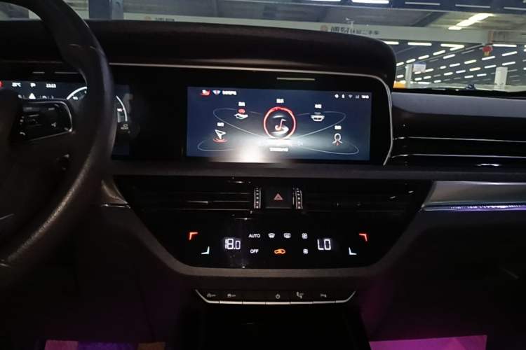 Used Hongqi HS5 2022 Facelifted Version 2.0T Smart Connect Flagship All-Wheel-Drive Edition
