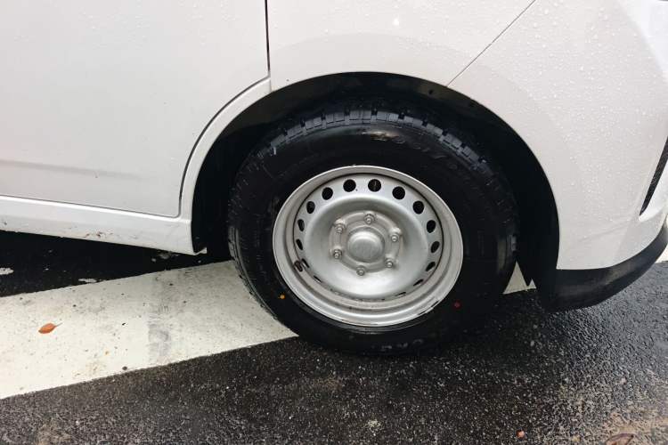 Used Wuling Yangguang 2026 Model, 440km Bus Comfort Edition, 6 Seats Exterior 7