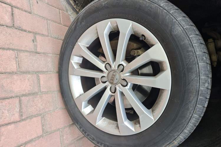 Used Audi Q5 2013 40 TFSI Technology Edition Right Front Wheel Hub