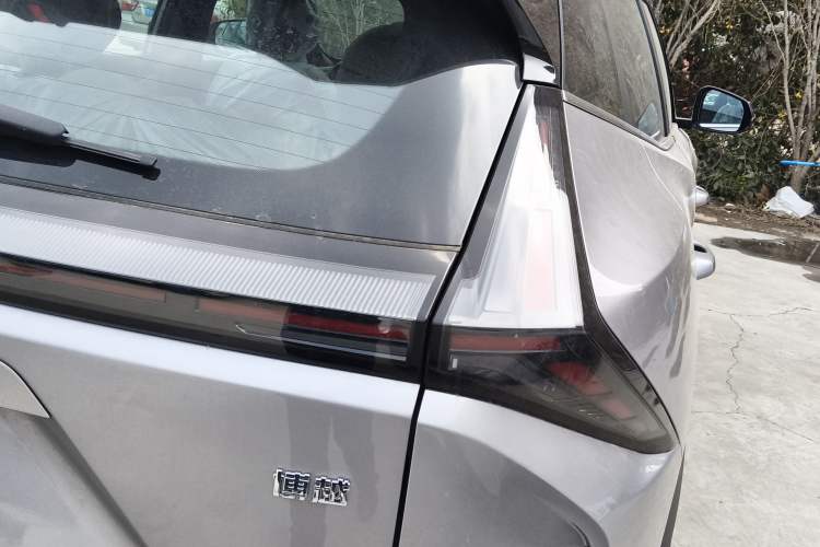 Used Geely Auto Emgrand X7 Sport 2026 Model 1.5TD Aspirational Right Rear Taillight