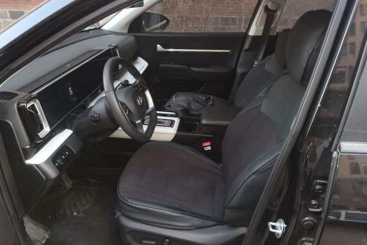 Used Hyundai ix35 2023 Musso 2.0L Deluxe Edition DLX
