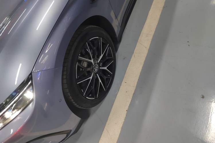 Used BYD Han 2024 EV Glory Edition 610 km All-Wheel Drive "Tian Shen Zhi Jia" Intelligent Driving Model
