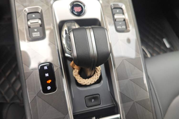 Used GAC Trumpchi EMPOW 2024 270T DCT Yingbao R-Style Edition Gear Lever