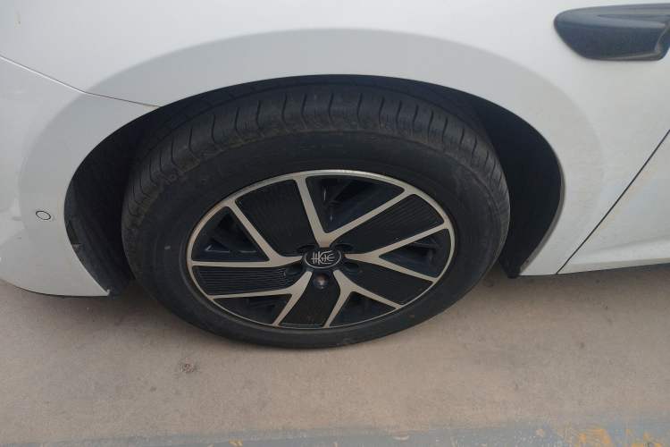 Used BYD Qin L 2025 DM-i Smart Drive 120KM Superior Model Left Front Wheel Hub
