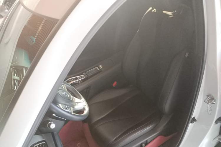 Used Acura CDX 2021 1.5T Two-Wheel Drive Deluxe · A-Spec Smart Safety Sport Model