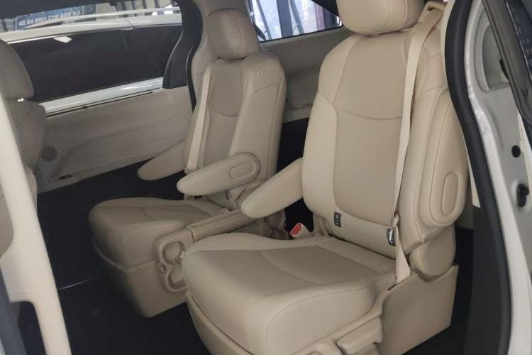 Used Toyota Sienna 2023 2.5L Hybrid Luxury Edition
