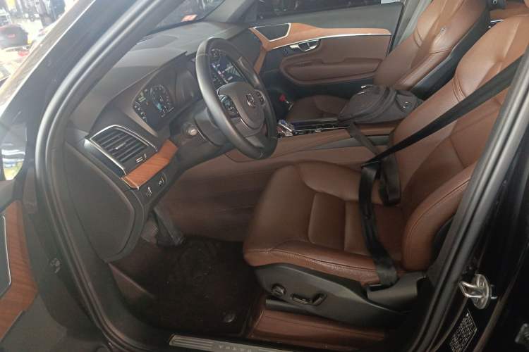 Used Volvo XC90 2022 B5 Smart Drive Luxury Edition 5 Seats