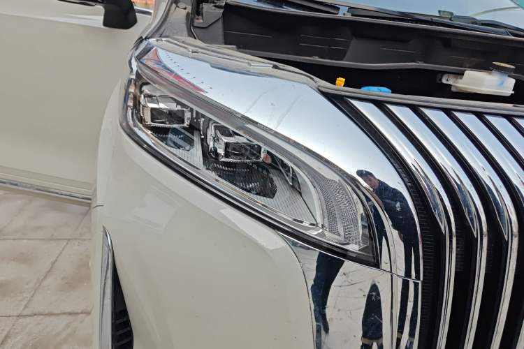 Used Wey Gaoshan 2025 Model Four-Wheel Drive Gao Shan 7 Right Front Headlight