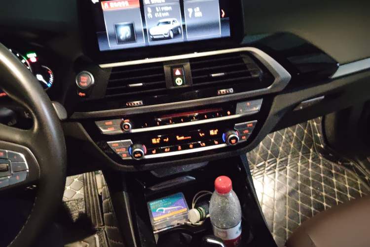 Used BMW X3 2018 xDrive25i Luxury Package China VI Emission Standard Audio And AC Panel