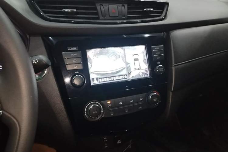 Used Nissan X-Trail 2017 2.0L CVT Comfort Edition 2WD Audio And AC Panel