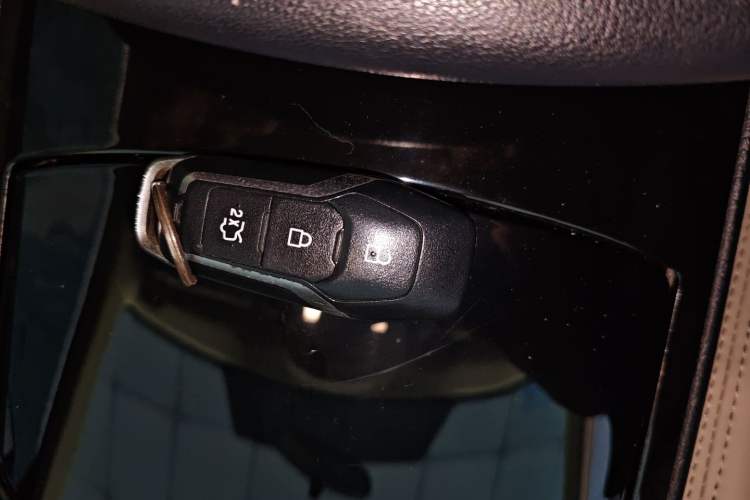 Used Ford Edge 2016 EcoBoost 245 Two-Wheel-Drive Titanium 5-Seater