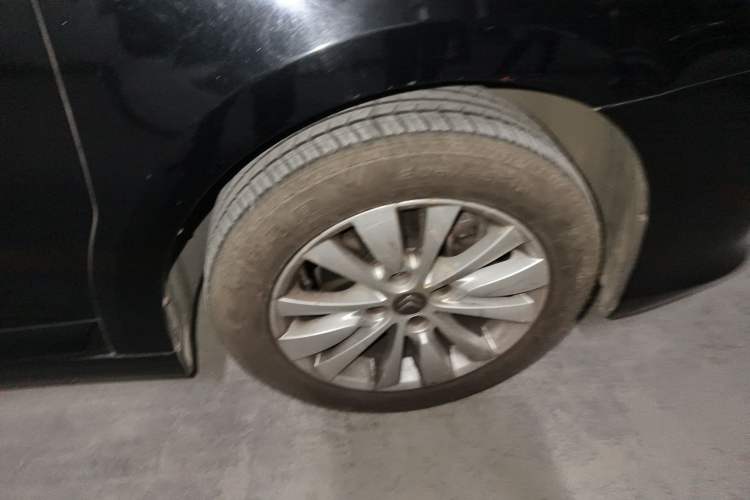 Used Citroen C-Quatre 2014 VTS Version 1.6L Manual - Premium Model Right Front Wheel Hub