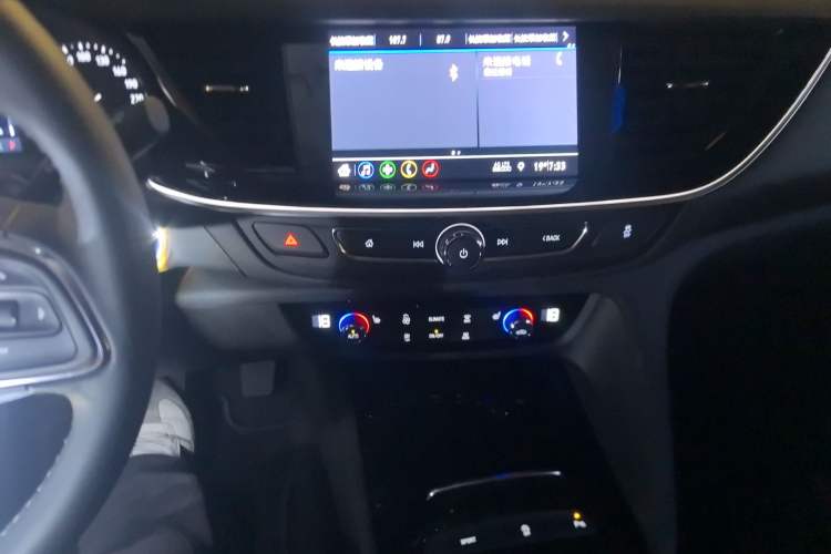 Used Buick Regal 2025 Model 25T Ultra-Enjoyment Edition Audio And AC Panel