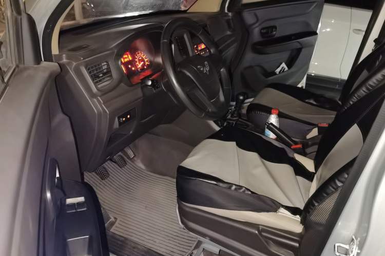 Used Wuling Hongguang V 2019 1.5L Standard Version China VI LAR
