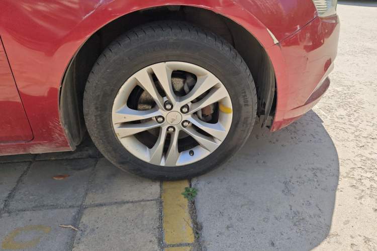 Used Chevrolet Cruze 2015 1.5L Classic SE AT Right Front Wheel Hub