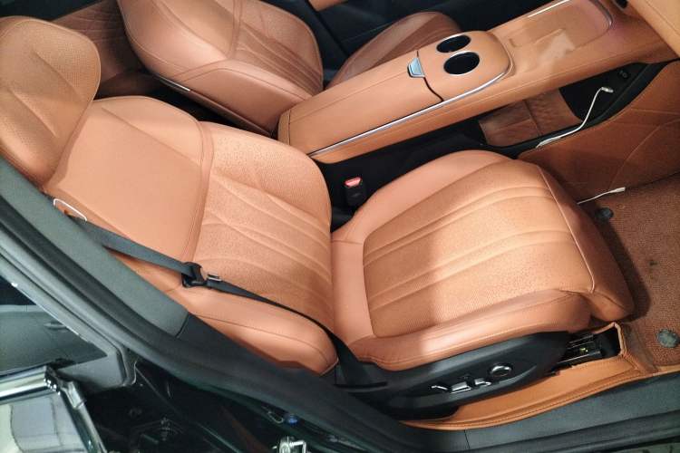 Used Deepal S07 2025 215Max Huawei Qiankun Intelligent Driving ADS SE Range-Extended Version Right Front Seat