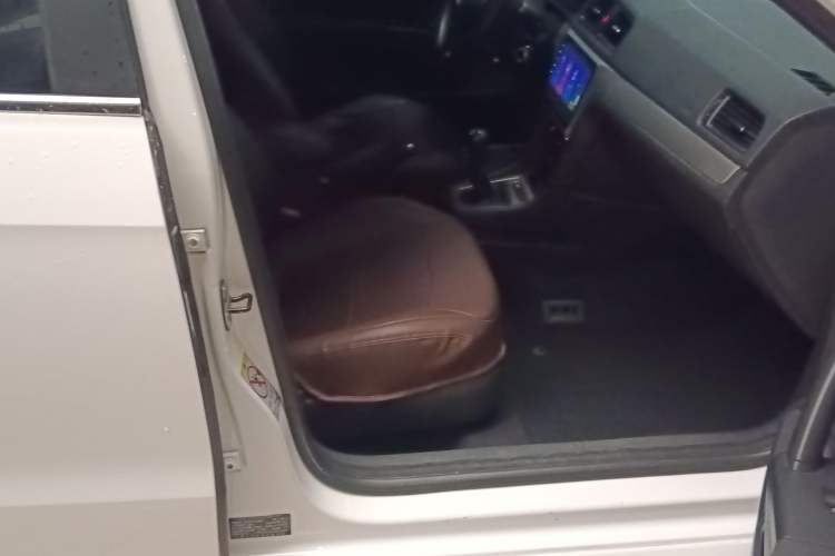 Used Volkswagen Lavida 2013 Revised Classic 1.6L Manual Fashion Edition Right Front Seat