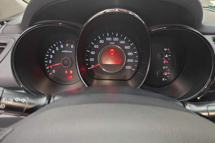 Used Kia K2 2011 Sedan 1.4L MT TOP
