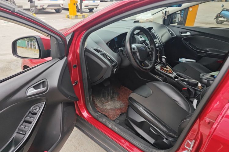 Used Ford Focus 2012 Hatchback 1.6L Automatic Fashion Edition Driver Seat