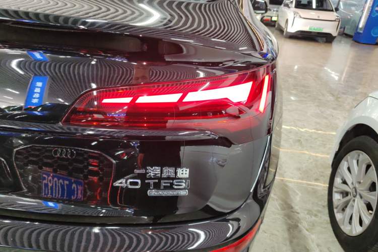 Used Audi Q5L 2022 40T Fashionable and Dynamic Model Right Rear Taillight