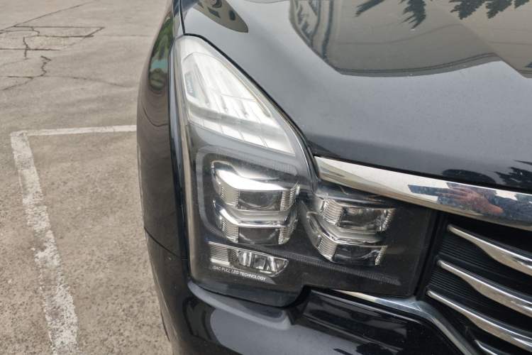 Used GAC Trumpchi GS8 2017 320T Two-Wheel Drive Luxury Smart Connectivity Version (7 Seats) Right Front Headlight