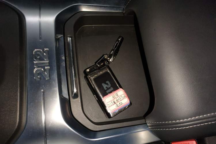 Used 212 T01 2024 2.0T Explorer
