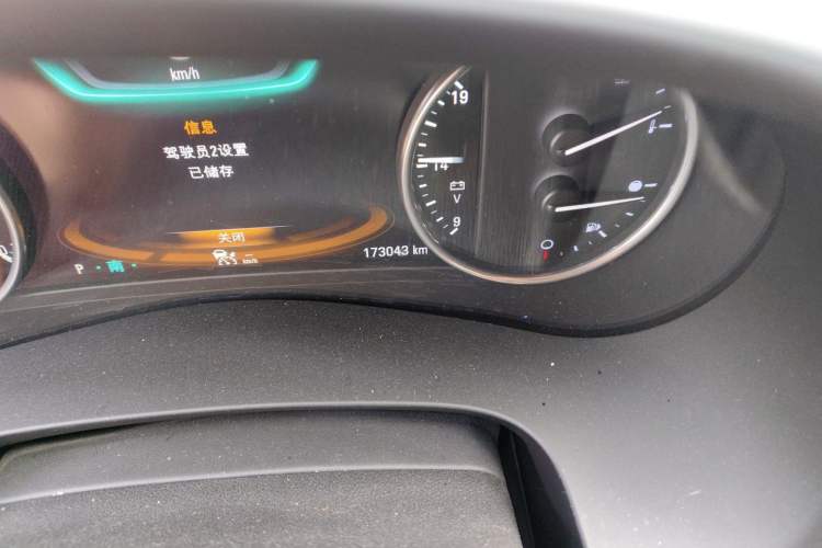 Used Buick LaCrosse 2018 28T Luxury Model Odometer Close Up