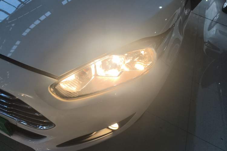 Used Ford Fiesta 2013 Hatchback 1.5L Automatic Fashion Edition
