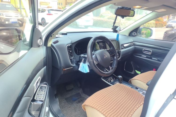 Used Mitsubishi Outlander 2019 2.4L 4x4 Zhi Xiang Edition 5 Seats China VI Standard