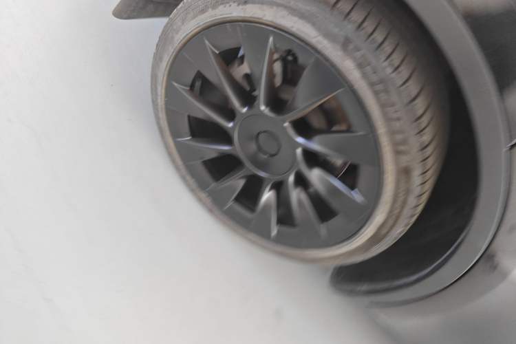 Used Tesla Model Y 2023 Long-Range All-Wheel-Drive Version
