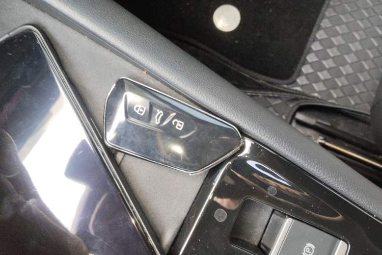 Used Volkswagen Tayron 2025 Tiguan L 380TSI 4Motion Luxury Vehicle Key