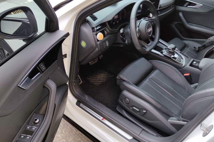 Used Audi A4L 2023 40 TFSI Luxury Dynamic Model
