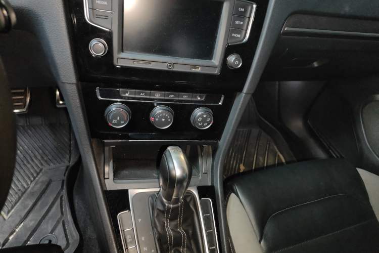 Used Volkswagen Golf 2016 1.4TSI Automatic R-Line