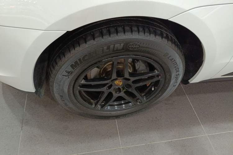 Used Porsche Macan 2021 Macan 2.0T Left Front Wheel Hub