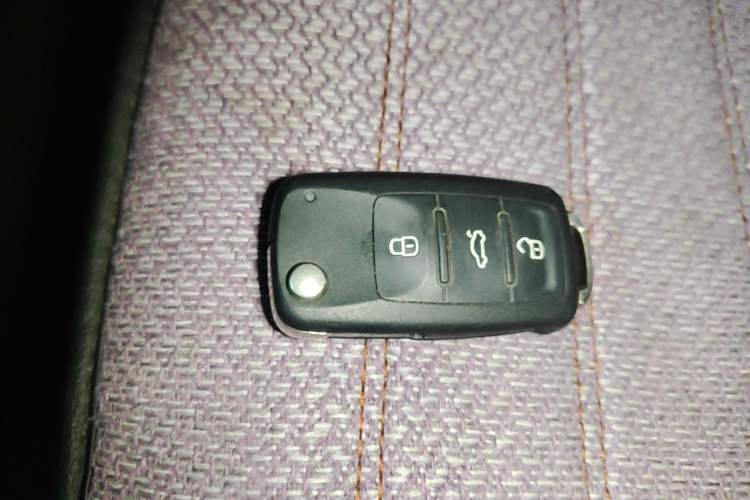 Used Volkswagen Gran Lavida 2013 1.6L Manual Fashion Model
