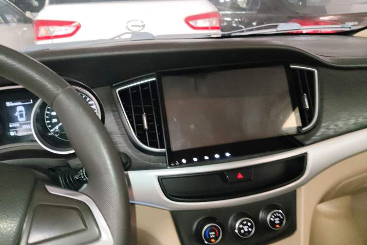 Used Baojun 730 2016 1.5L Manual Value Edition 7 Seats China V Emission Standard Audio And AC Panel