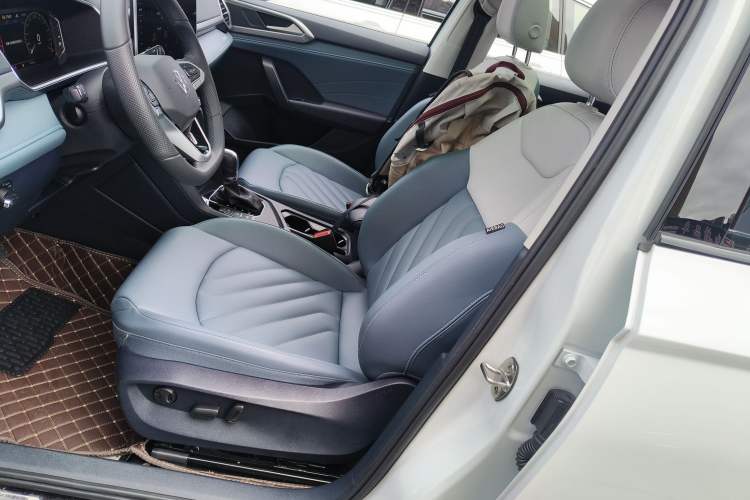 Used Volkswagen Tharu 2024 300TSI Two-Wheel-Drive Moon Luxury Edition
