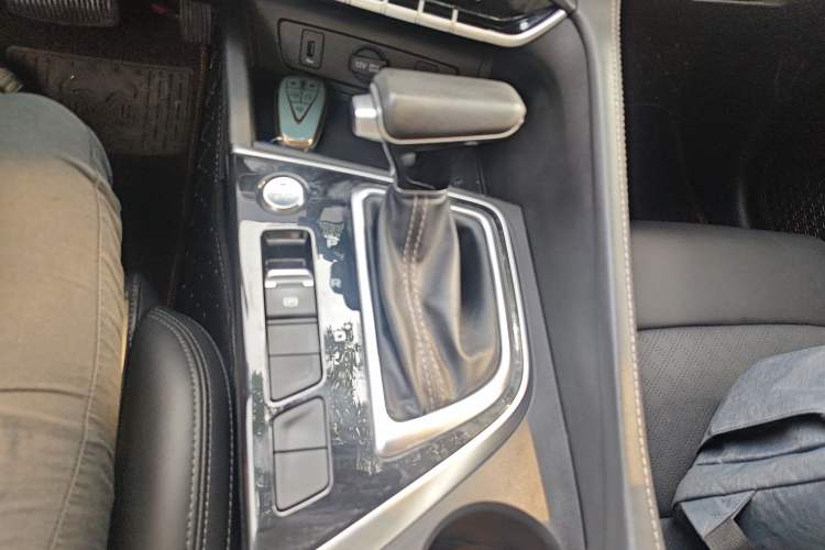 Used CHANGAN Eado 2020 PLUS 1.6L GDI Automatic Luxury Model Gear Lever